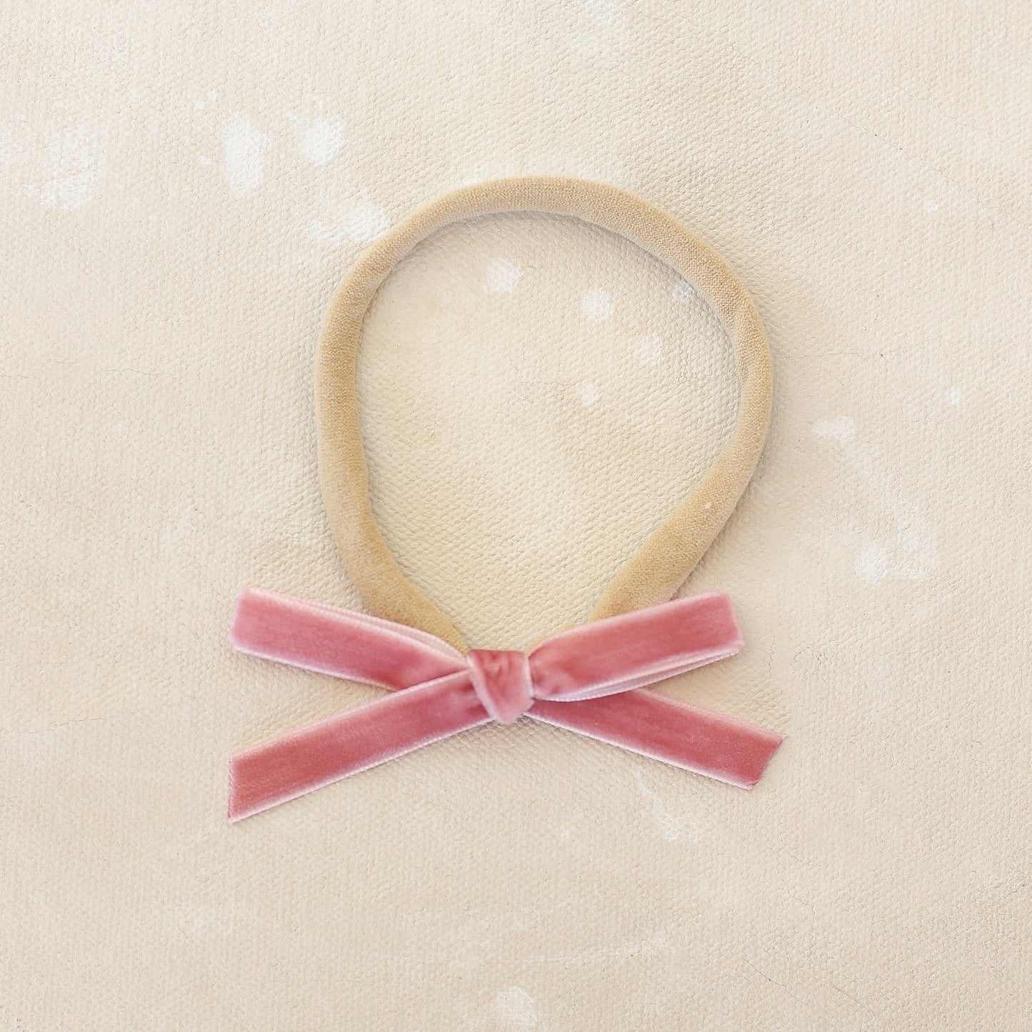 Velvet infant bow // Carnation