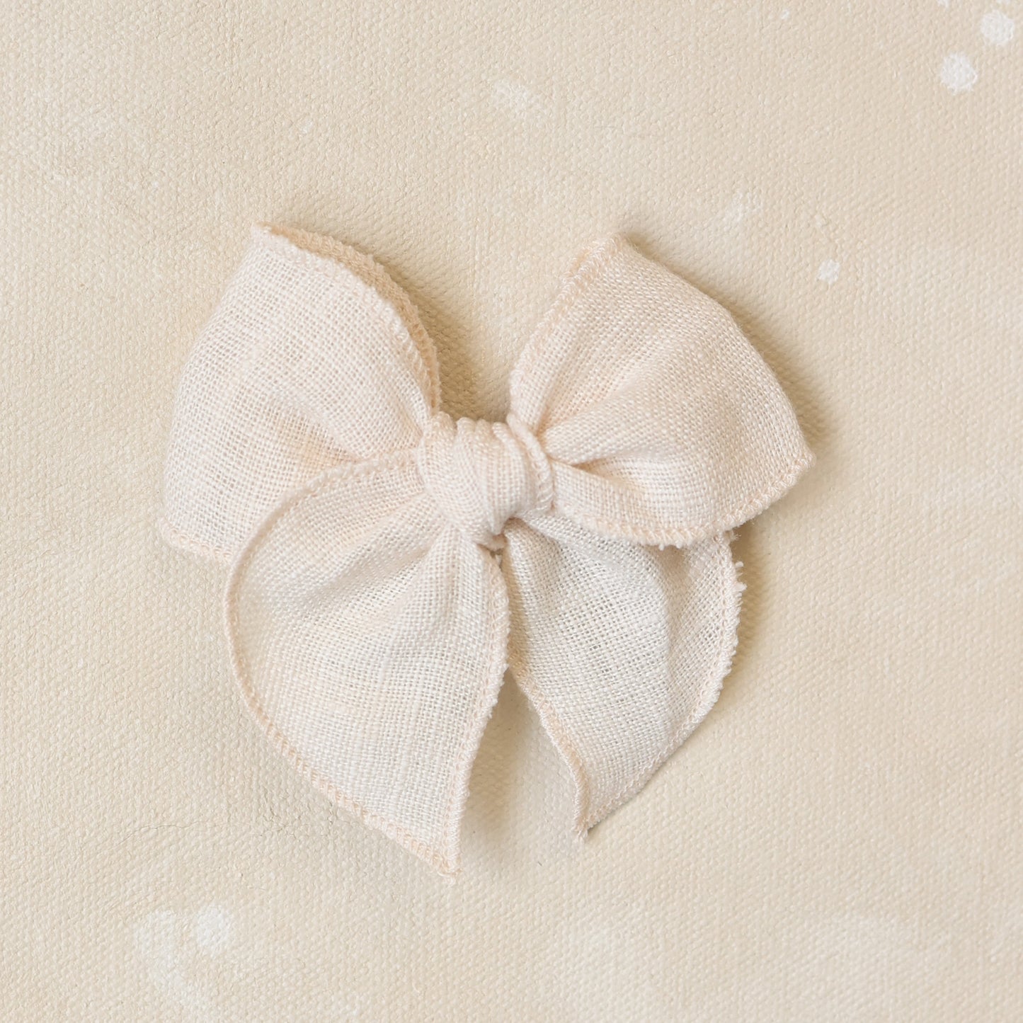 Mini Fleur Bow Clip // Blanche