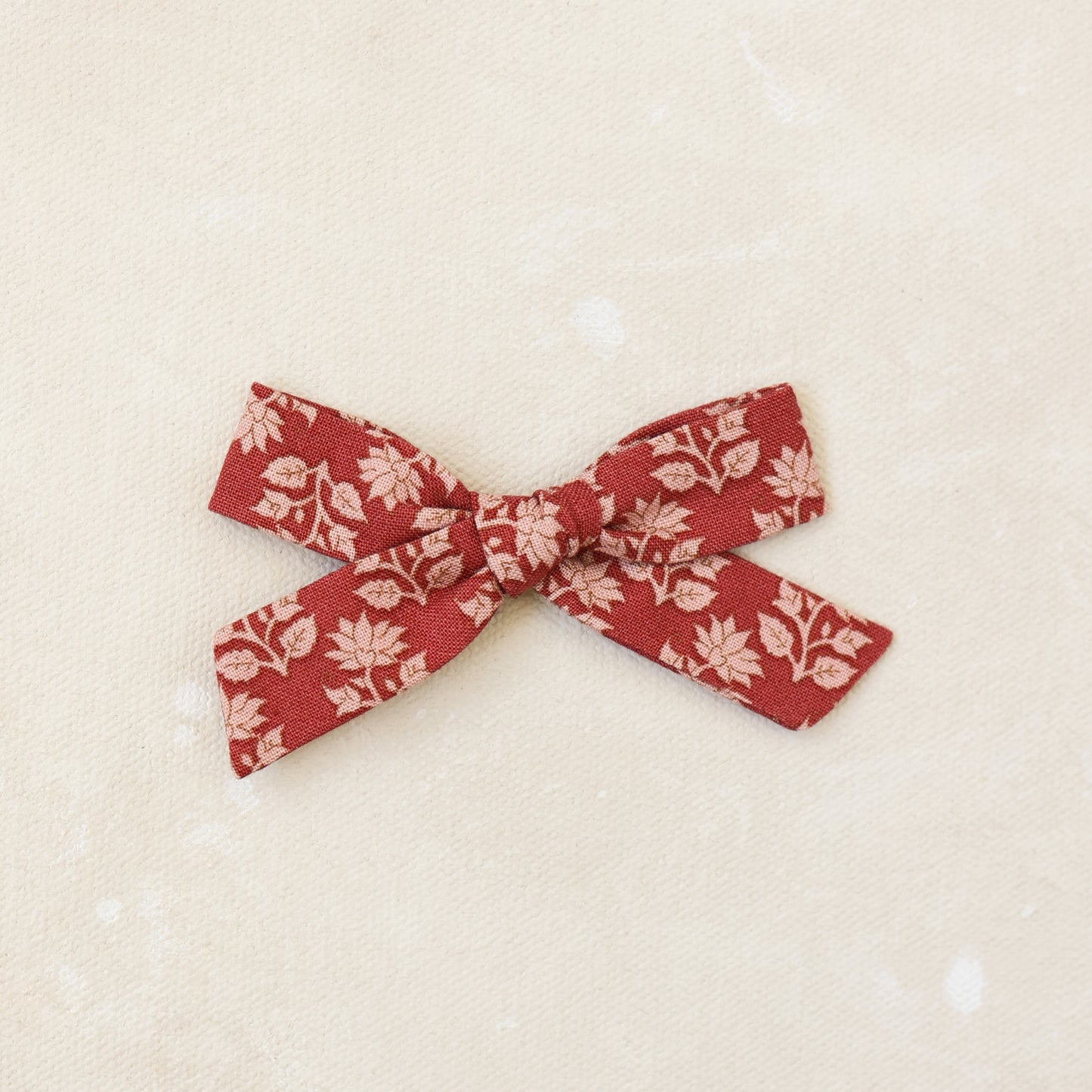 Scout Bow Clip // Poinsetta