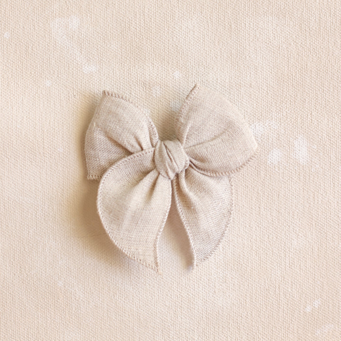Mini Fleur Bow Clip // Oat