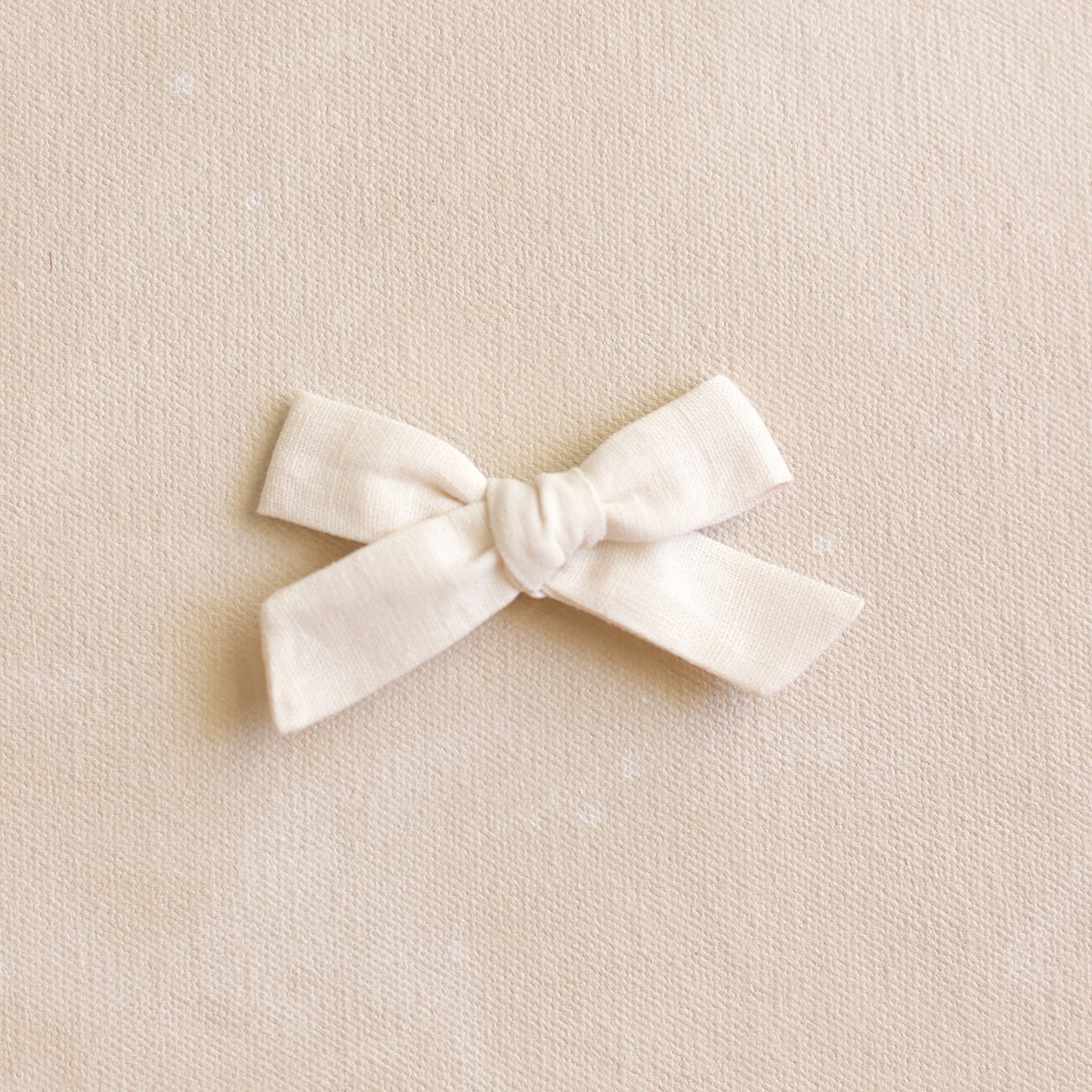 Scout Bow Clip // Blanche