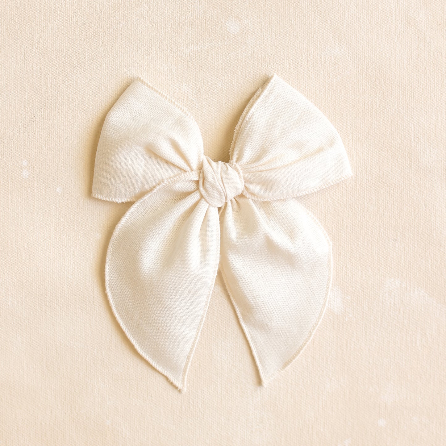 Fleur Bow Clip // Blanche