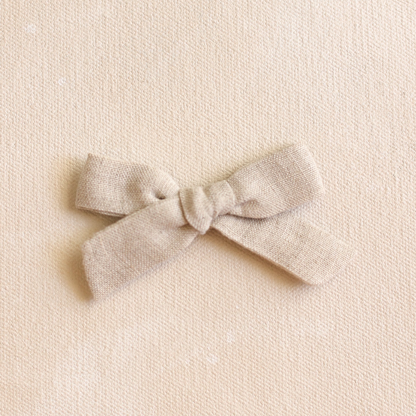 Scout Bow Clip // Oat