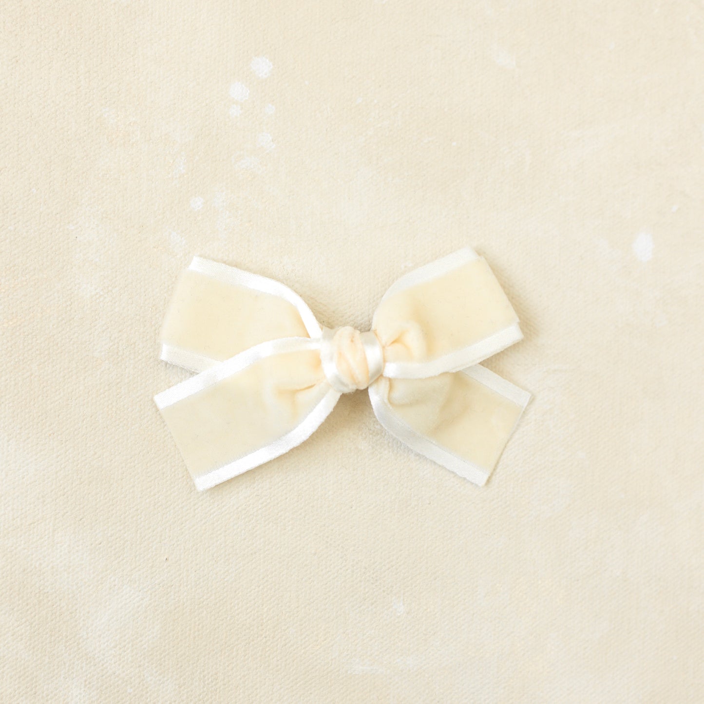 Petite Classic Bow Clip // Doux