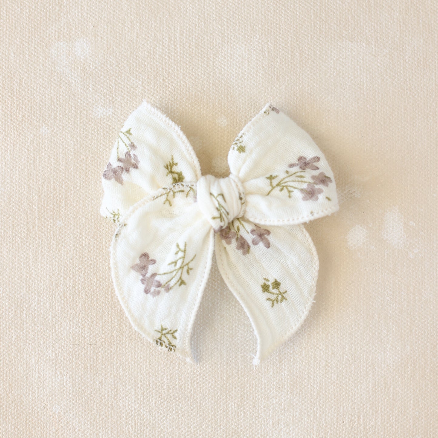 Mini Fleur Bow Clip // Daisy