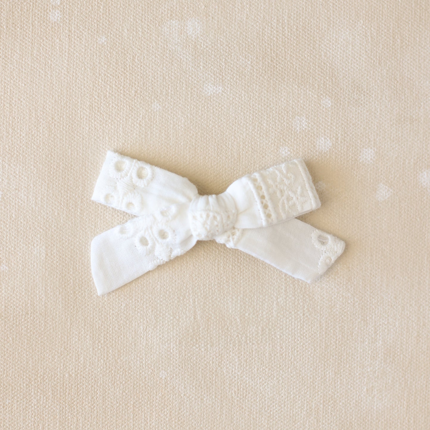 Scout Bow Clip // June