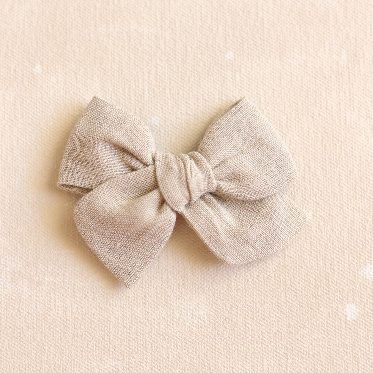 Explorer Bow Clip // Oat