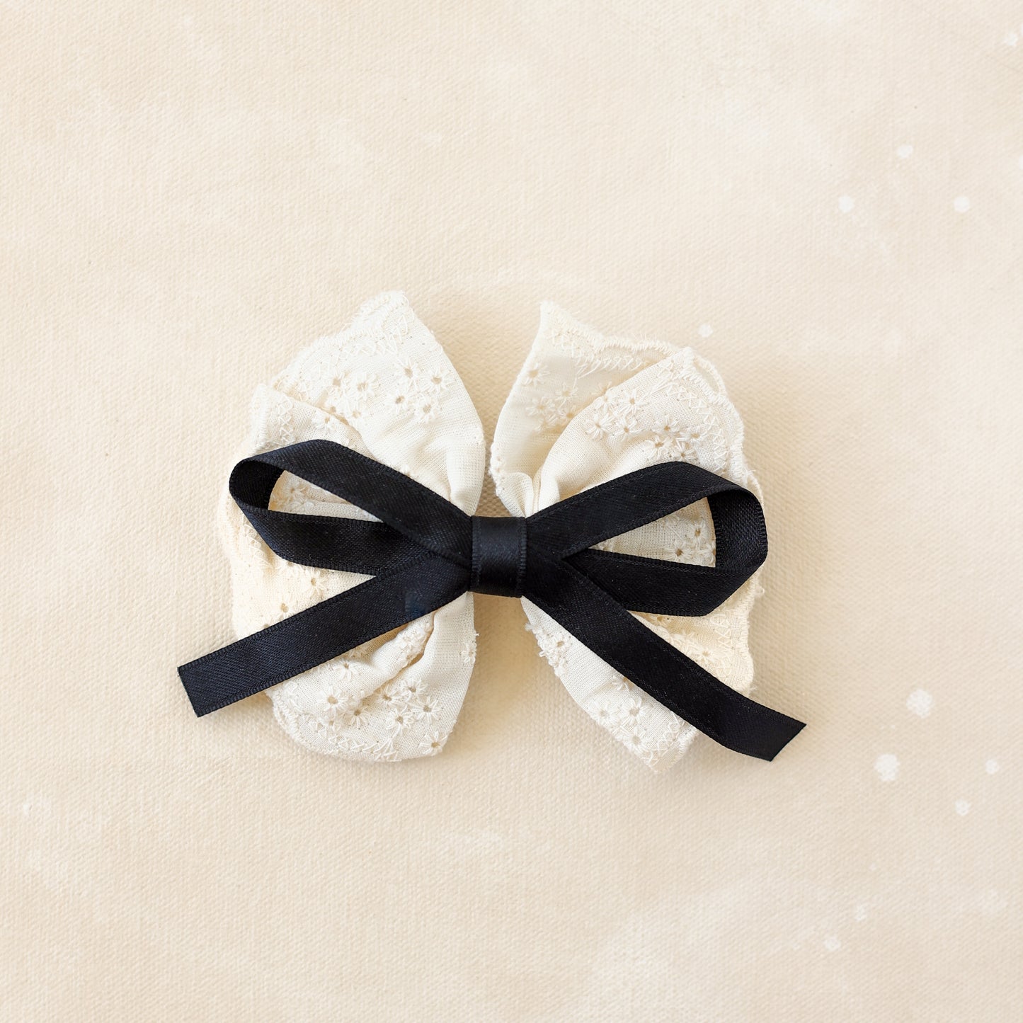 Bow Barrette// Lennon