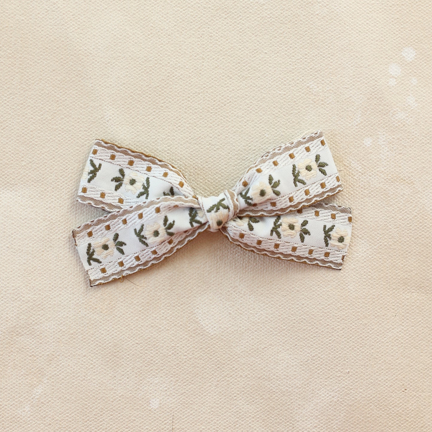 Petite Classic Bow Clip // Vera