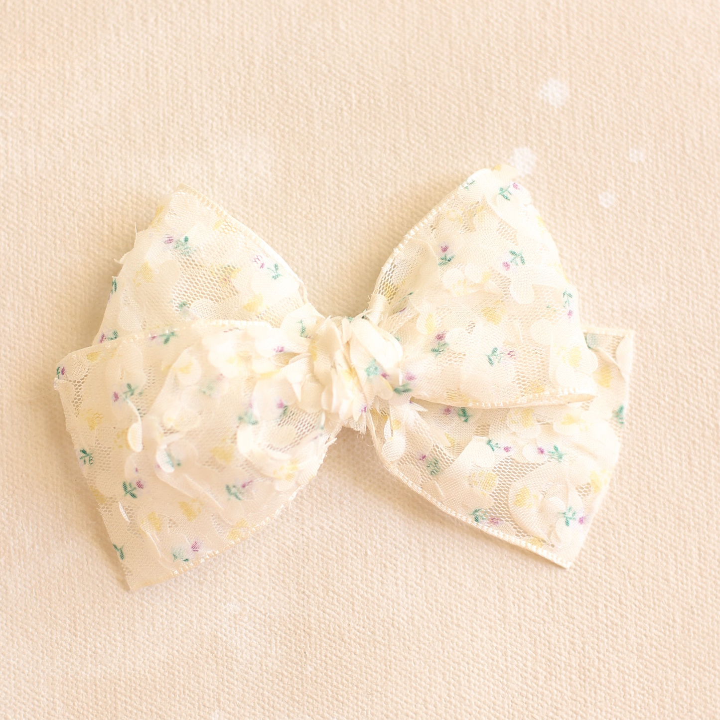 Oversized Classic Bow Clip // Collyns