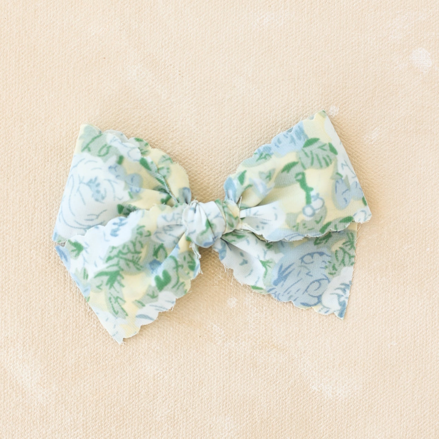 Oversized Classic Bow Clip // Amelia
