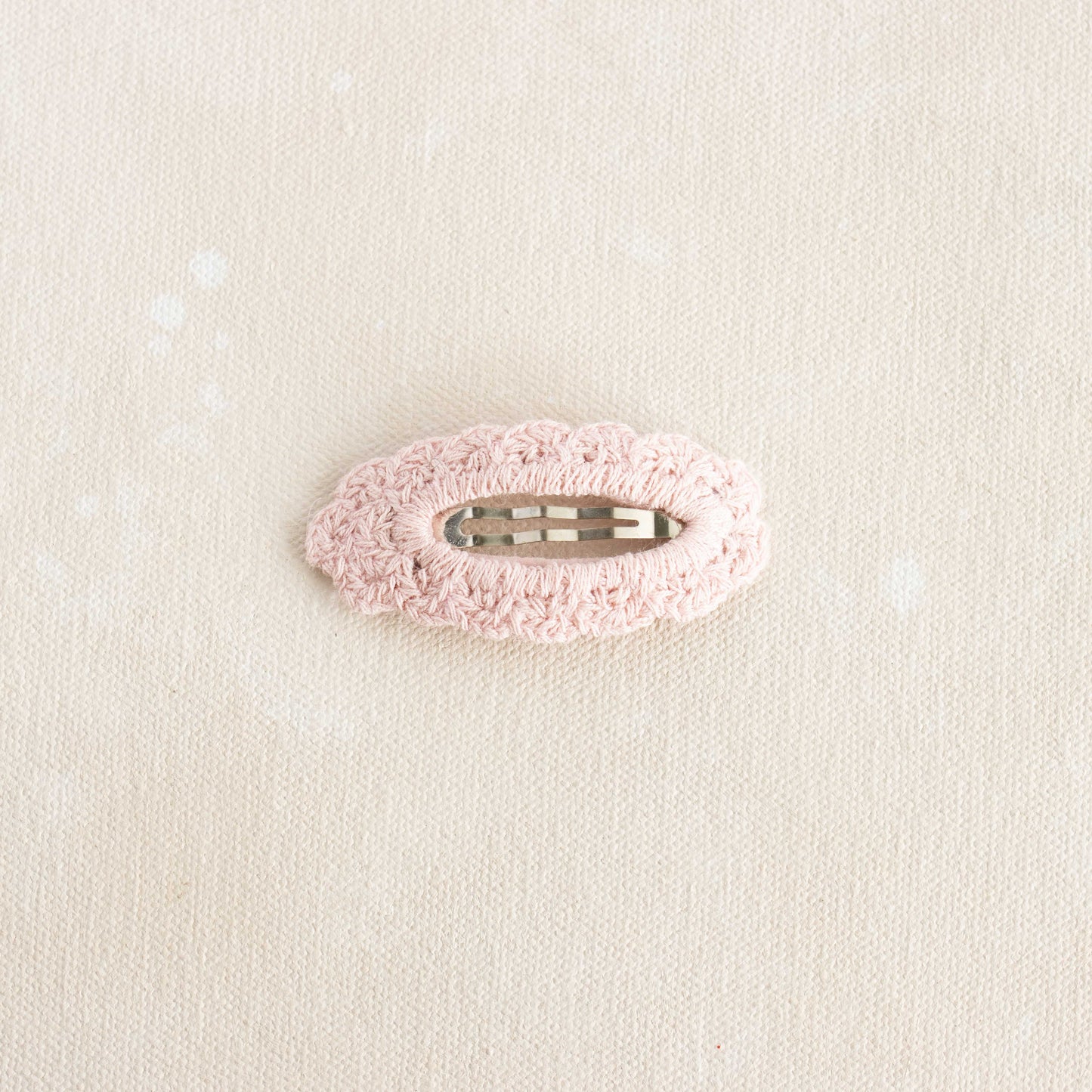 Crochet snap clip // Rosewater