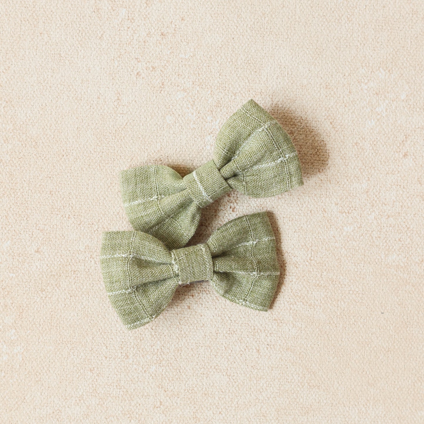 Bitty Bow Clip // Sparrow