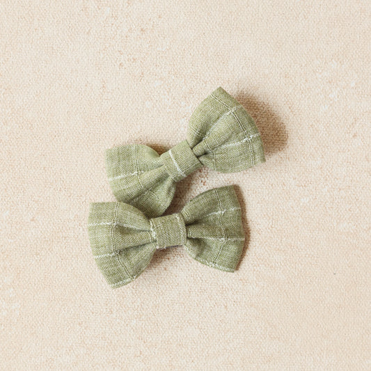 Bitty Bow Clip // Sparrow