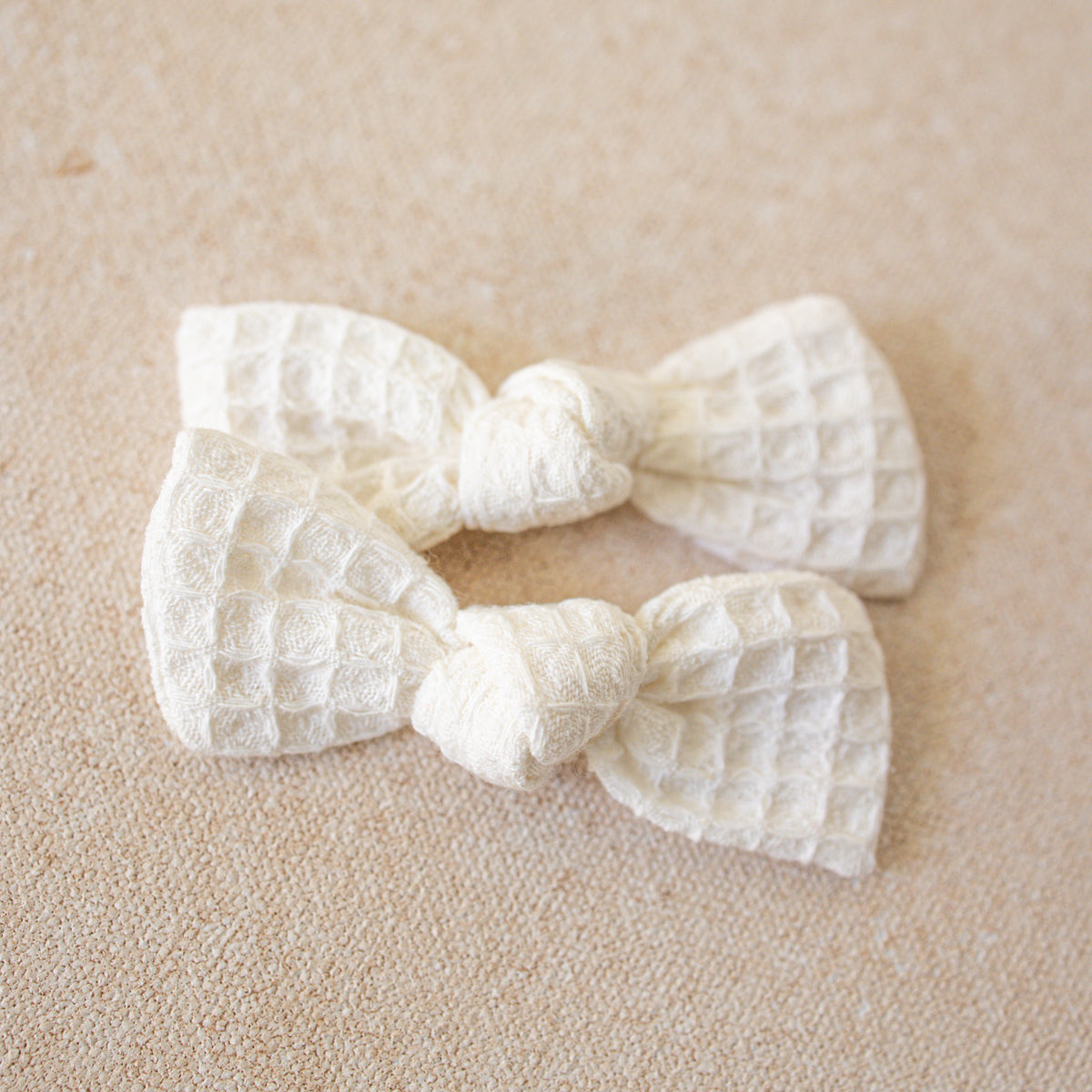 Petite Knot Bow Clip • Natural Waffle