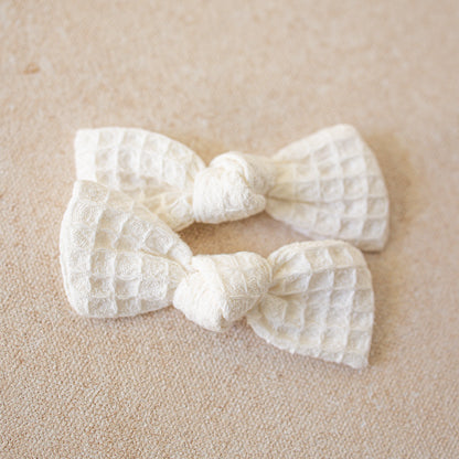 Petite Knot Bow Clip • Natural Waffle