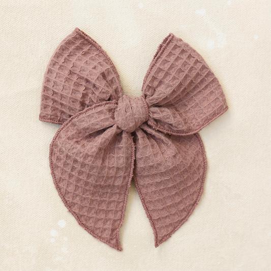 Fleur Bow Clip // Waffle