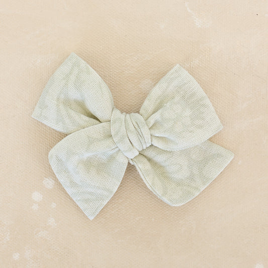Explorer Bow Clip // Opal