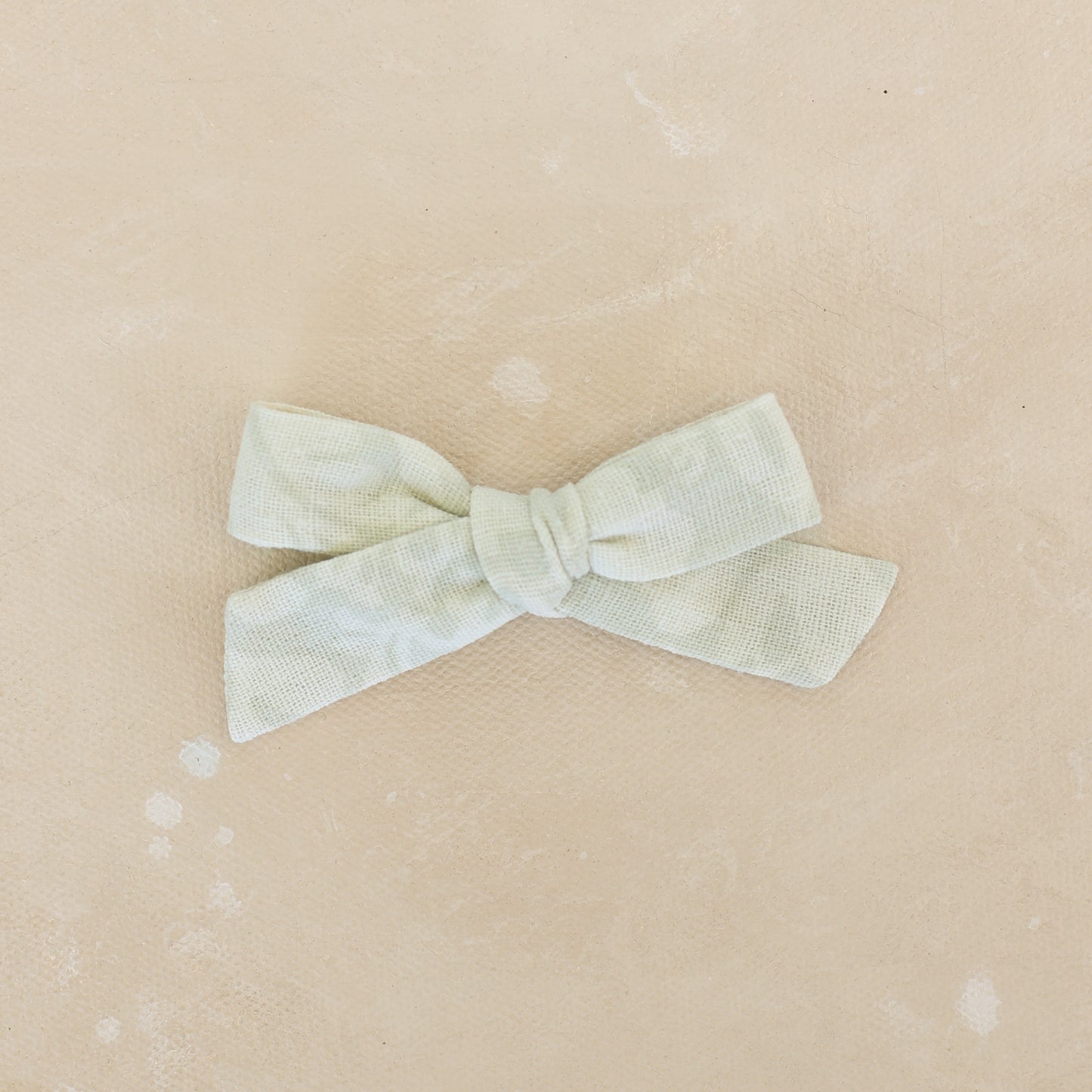 Scout Bow Clip // Opal