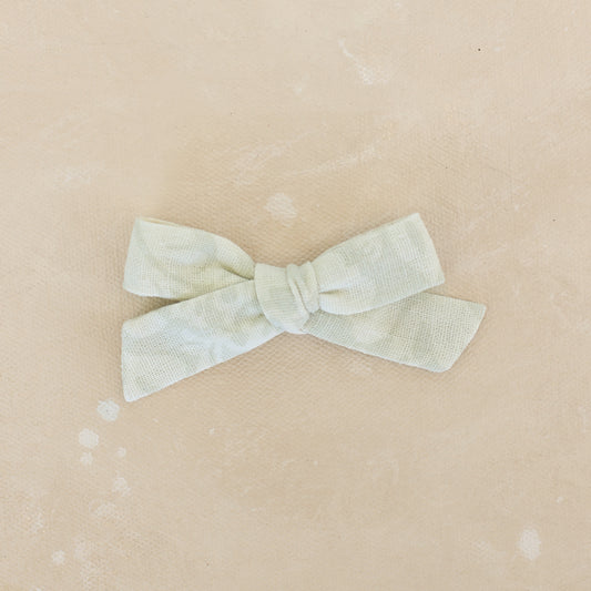 Scout Bow Clip // Opal