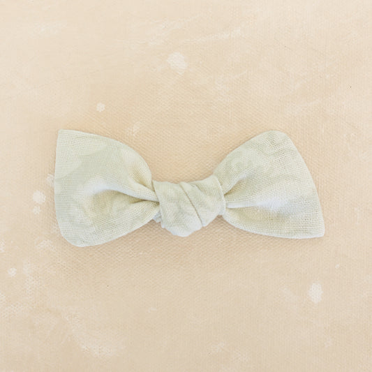 Oversized Classic Knot Clip // Opal