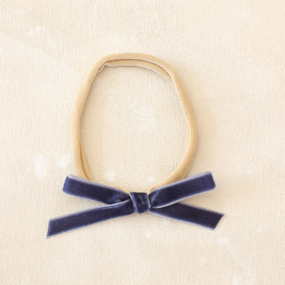 Velvet infant bow // Blueberry