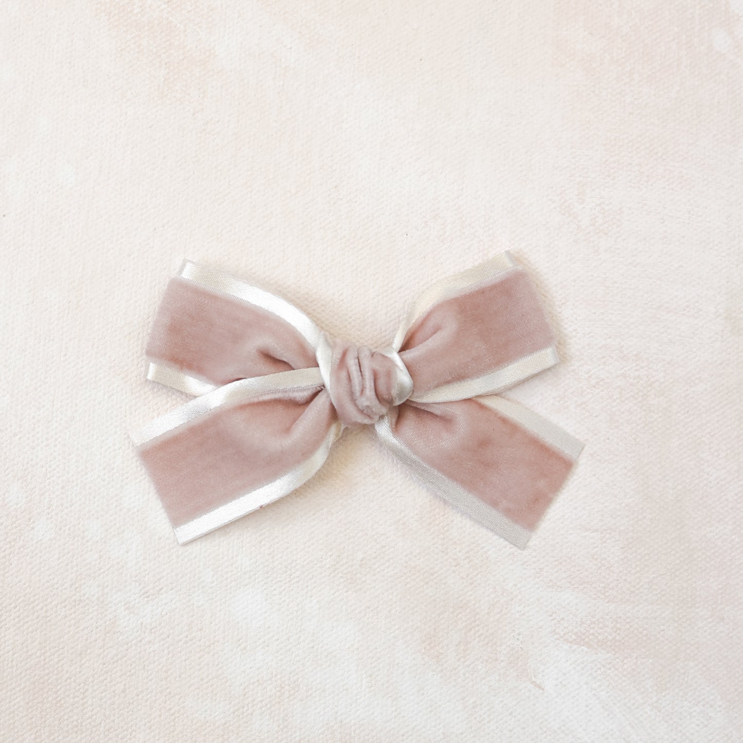 Petite Classic Bow Clip // Amoura