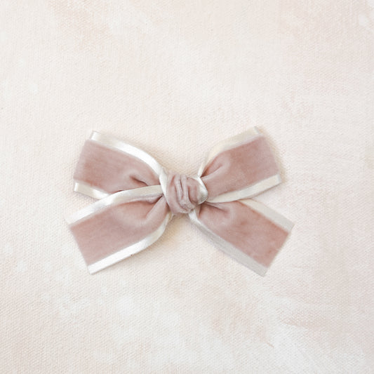 Petite Classic Bow Clip // Amoura