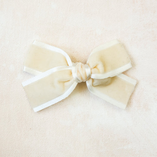 Petite Classic Bow Clip // Doux