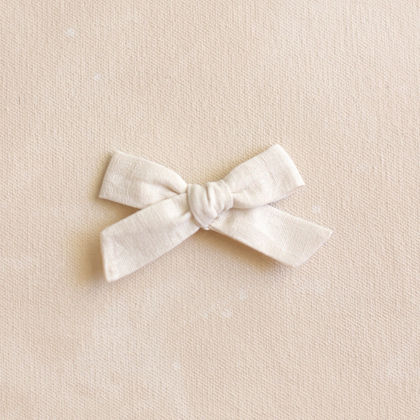 Scout Bow Clip // Blanche